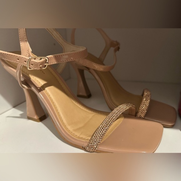 GUC. Brazilian Made Heeled Sandals. So stunningly elegant on pretty feet. 8M - Picture 6 of 15